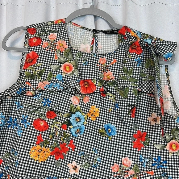 ZARA Basic Collection Floral Gingham Ruffle Asymmetrical Top Size M - Picture 4 of 8